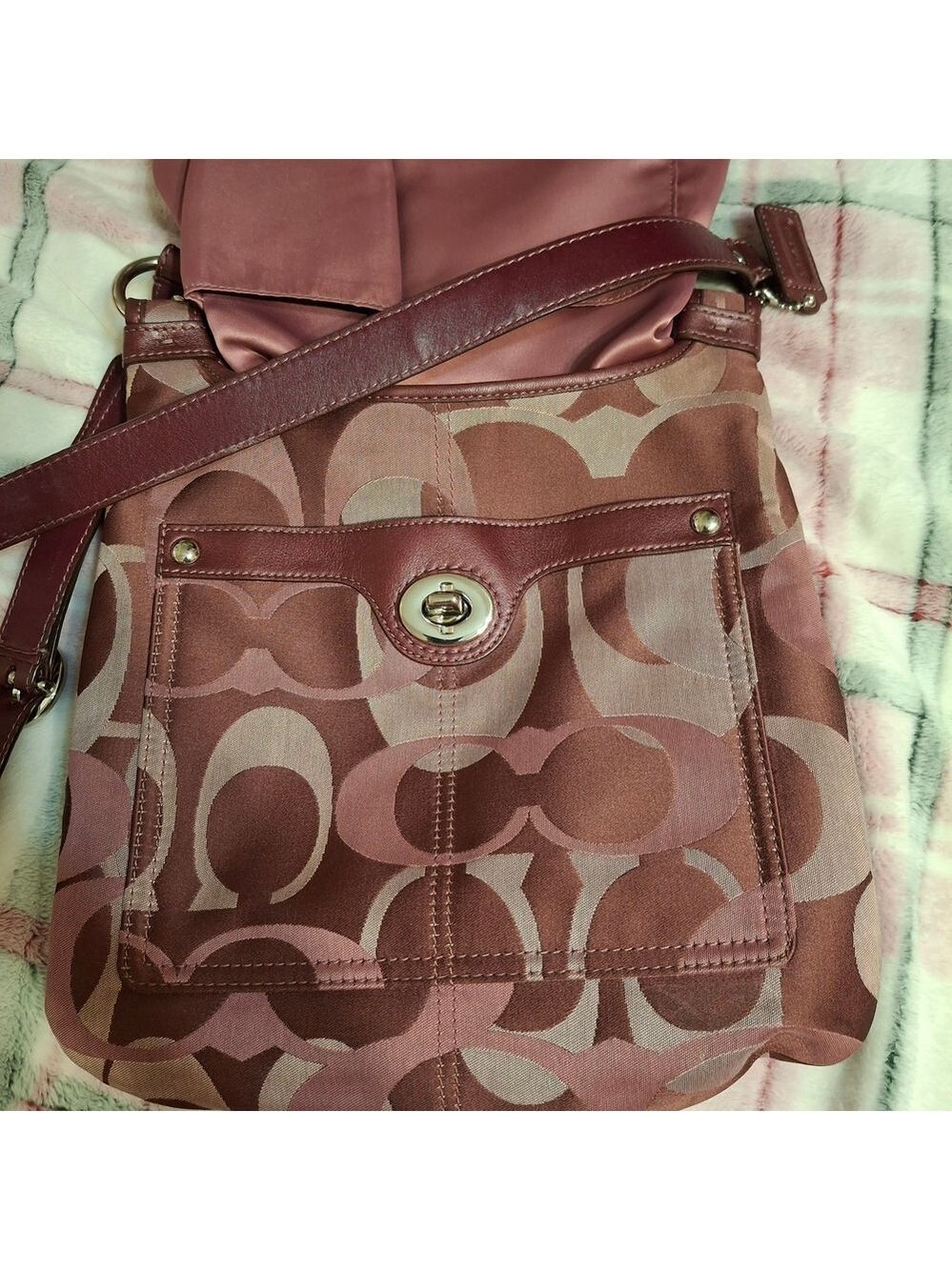 Coach Penelope Optic Hippie Signature Maroon Crossbody Bag 10x10 - Picture 5 of 9